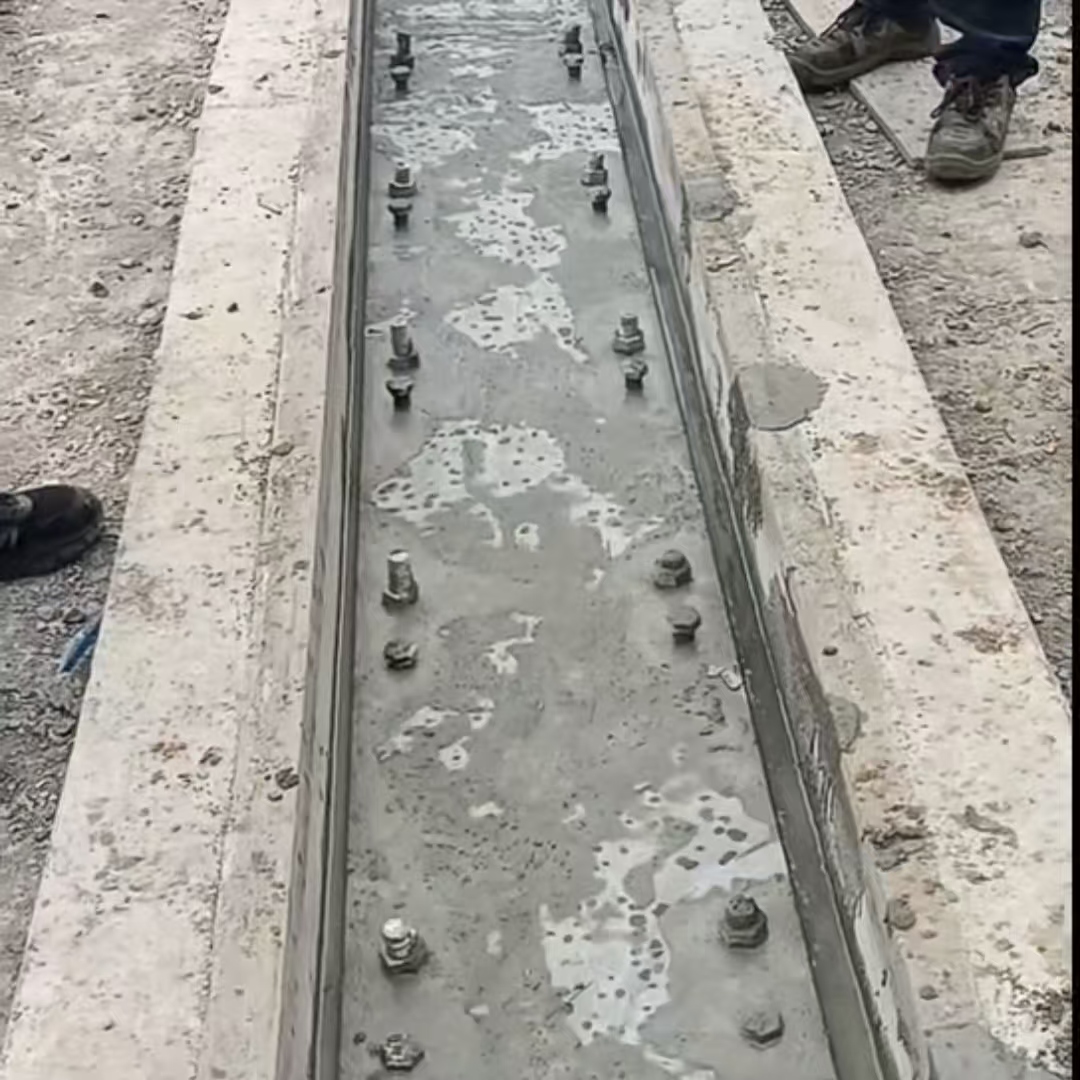 古浪港口码头起重机龙门吊重型机械设备稳固用早强快凝轨道胶泥